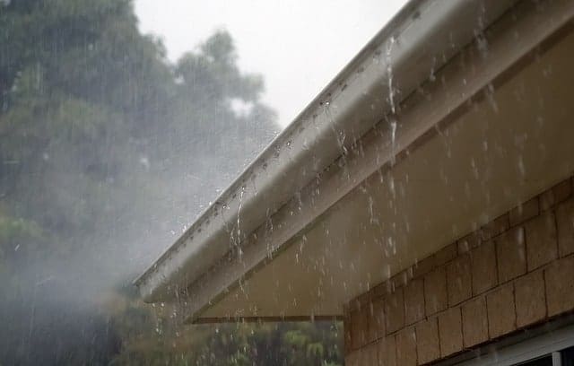 Cleaning and Repairing Your Home's Gutter